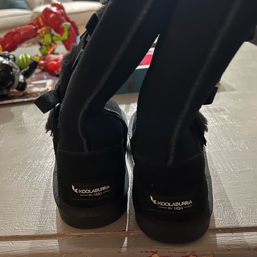 youth size 3 koolaburra by UGG boots (never worn)